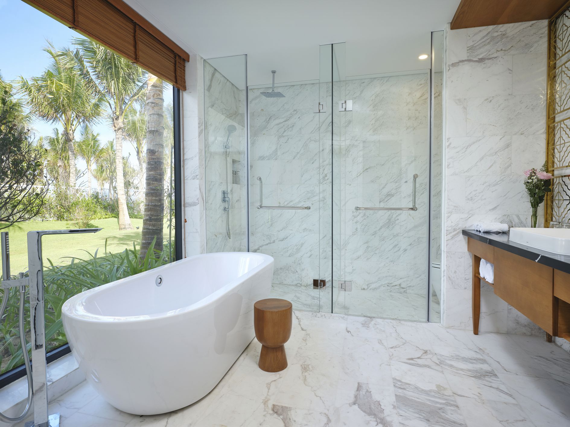 NOA PRESIDENT BATHROOM 3